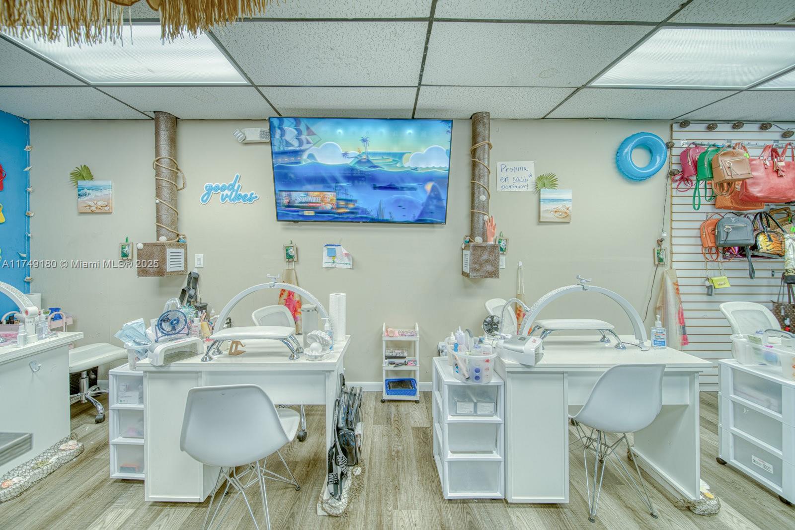 Full-service Nails & Beauty Spa For Sale In Sweetwater Property Photo 1