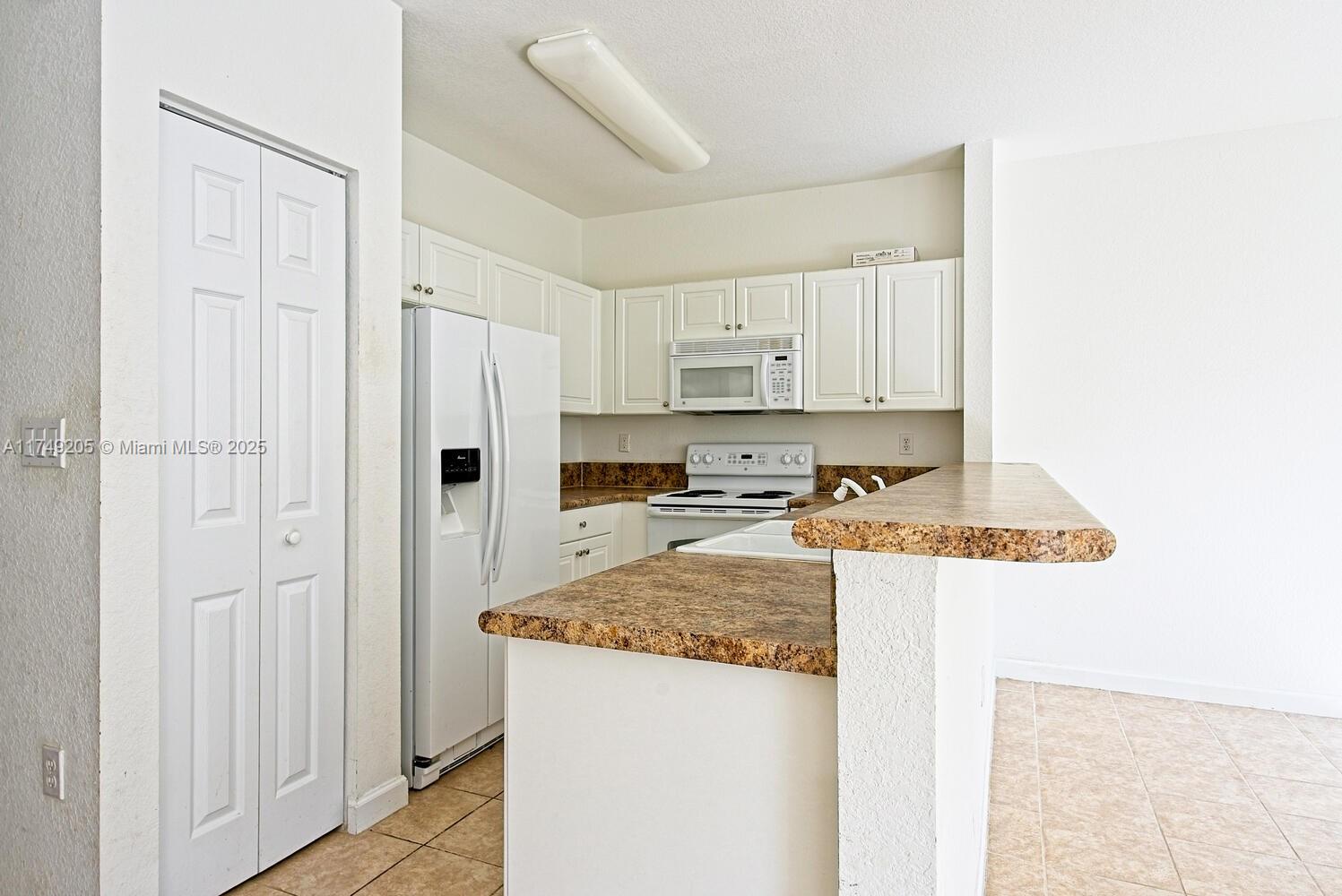 1015 Ne 41st Pl Property Photo 5