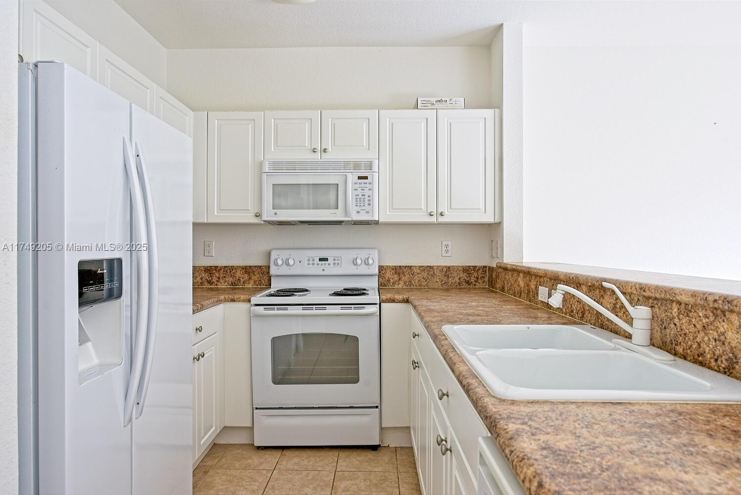 1015 Ne 41st Pl Property Photo 6