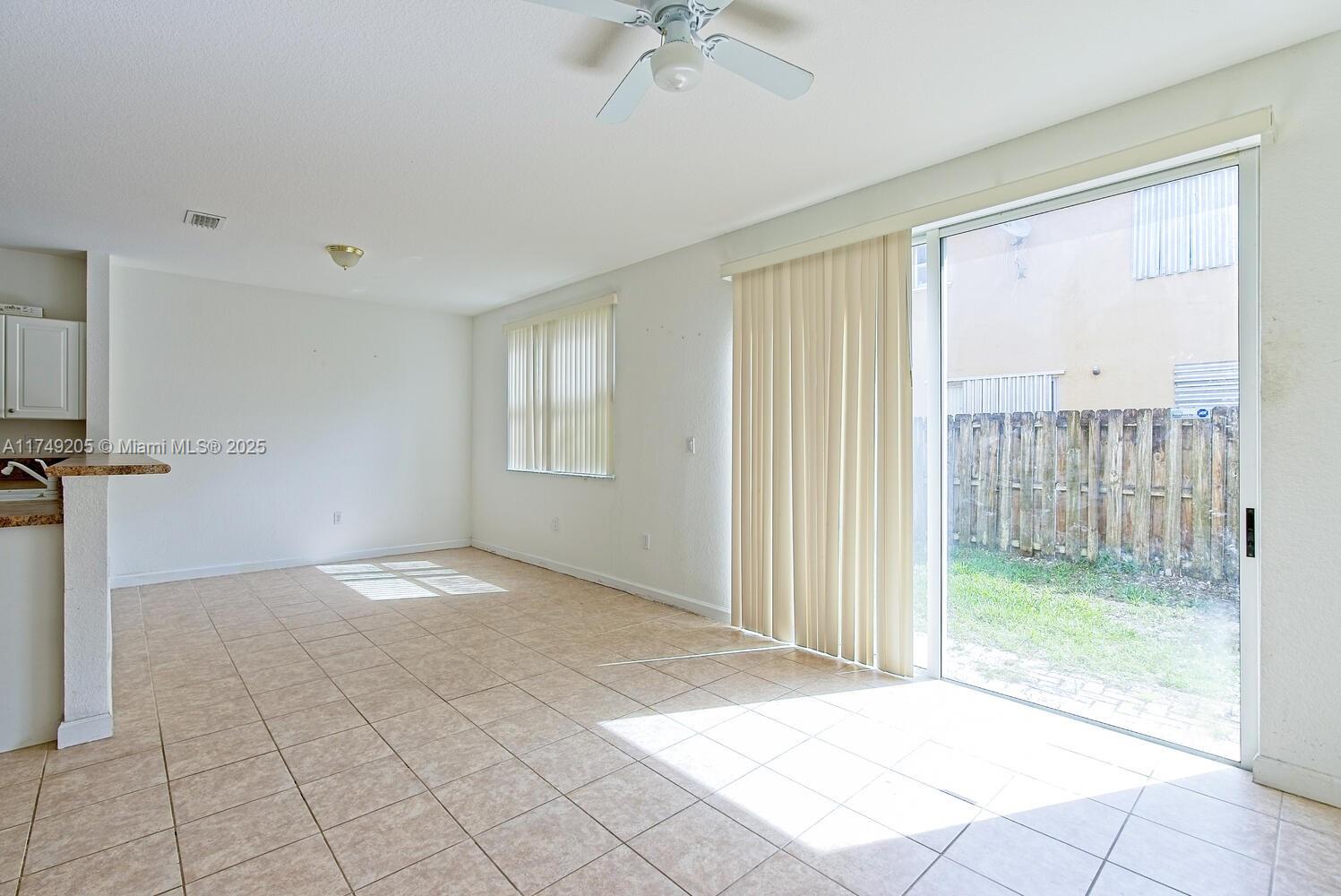 1015 Ne 41st Pl Property Photo 10