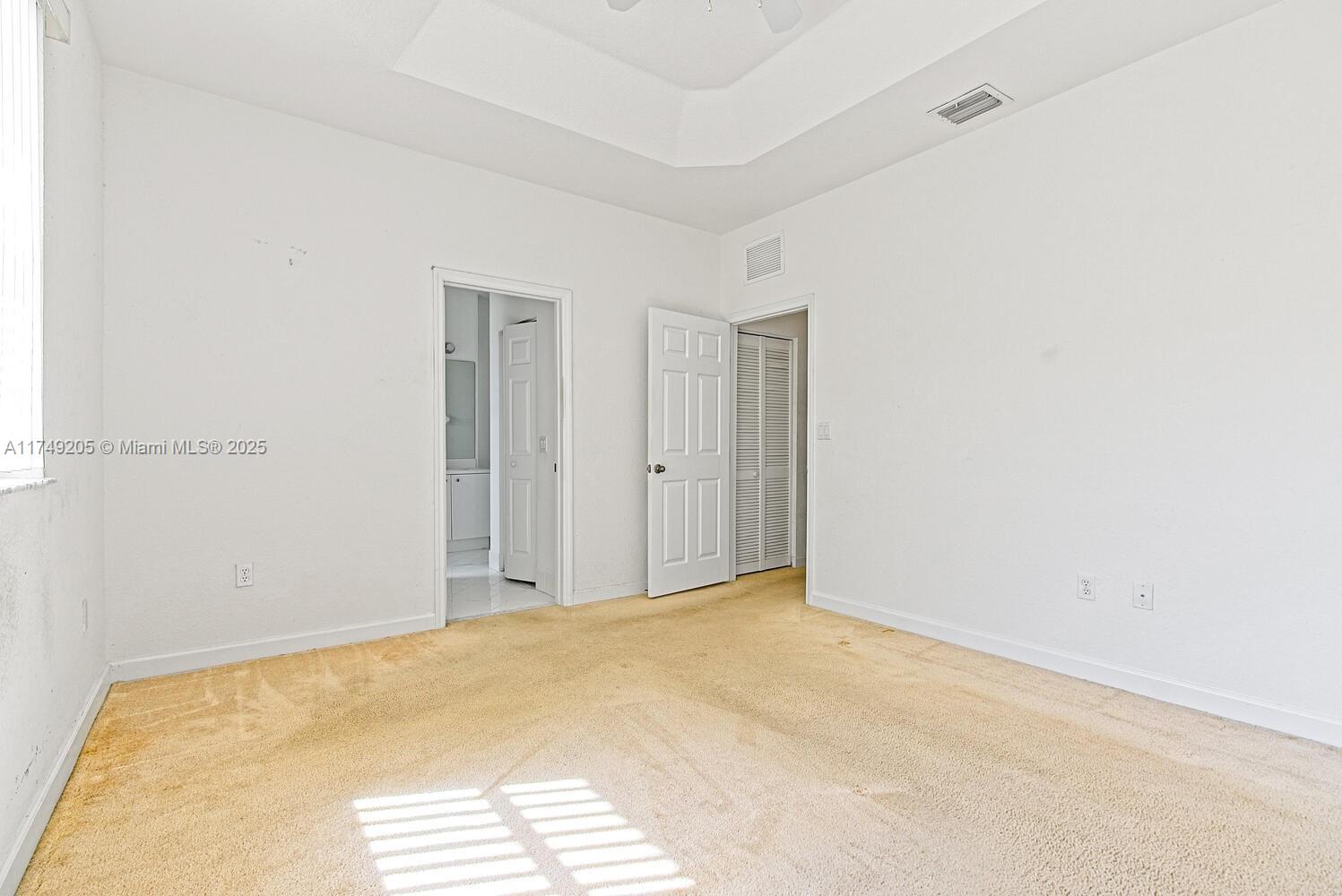 1015 Ne 41st Pl Property Photo 13