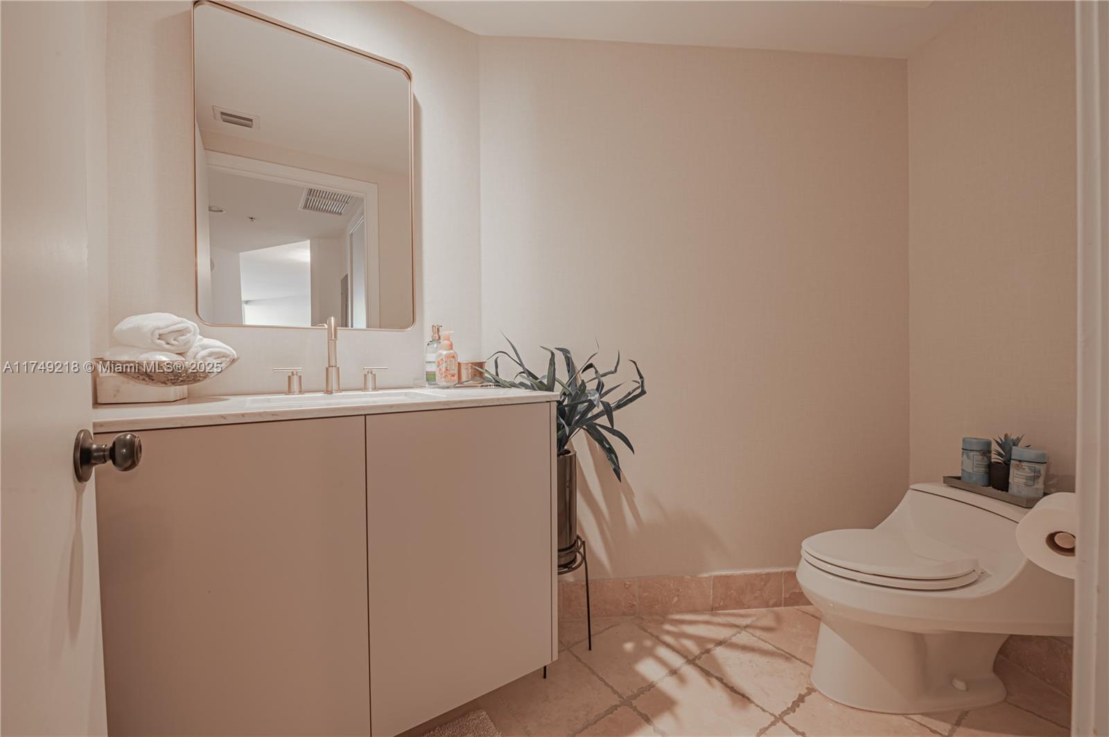 18201 Collins Ave 1201 Property Photo 26