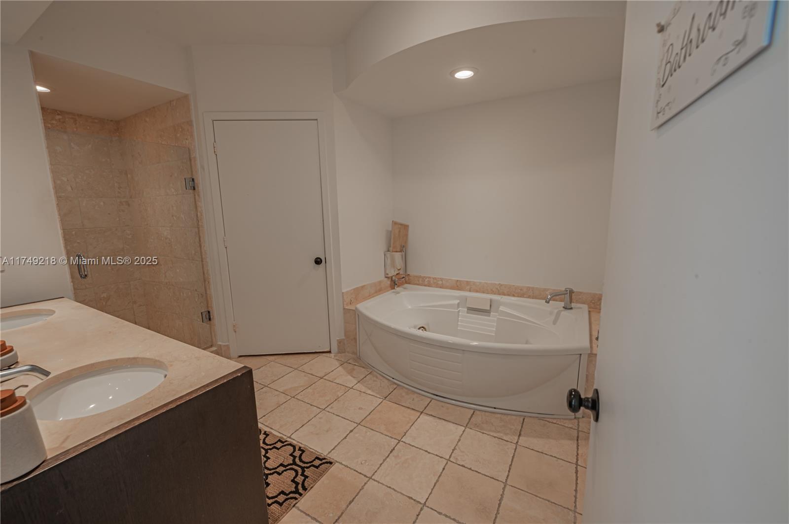 18201 Collins Ave 1201 Property Photo 40
