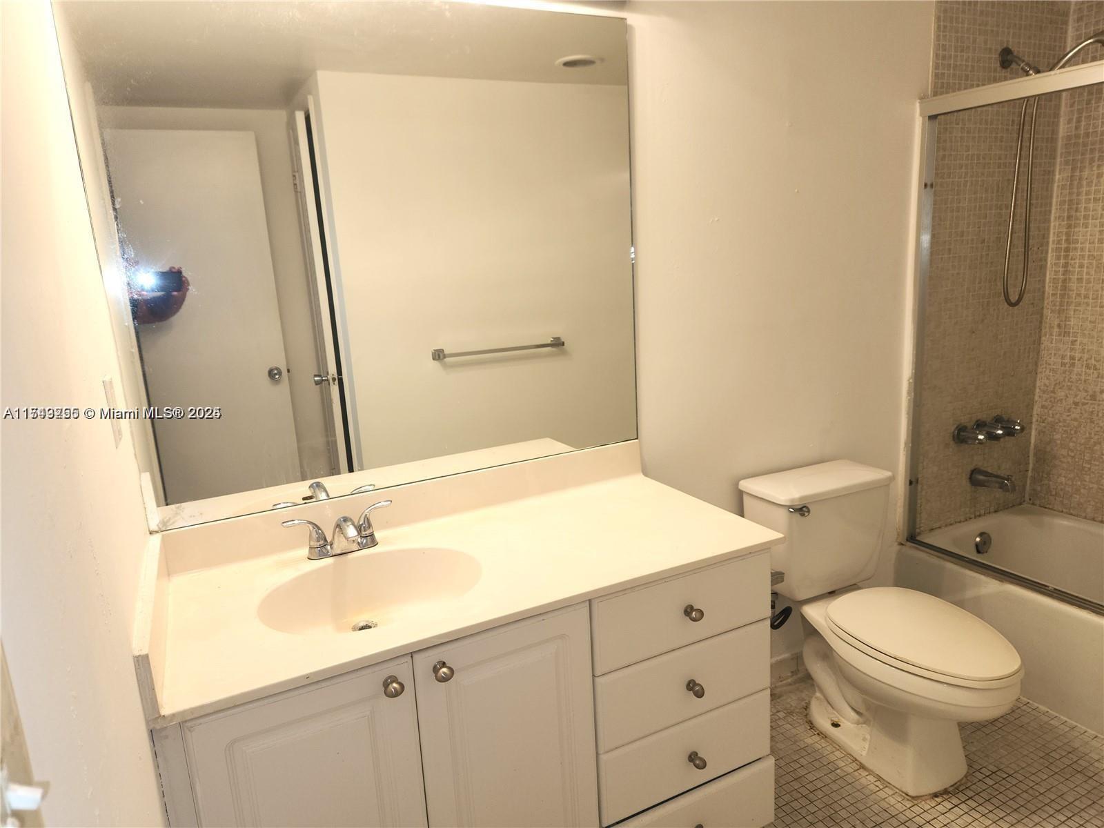 19370 Collins Ave 517 Property Photo 13