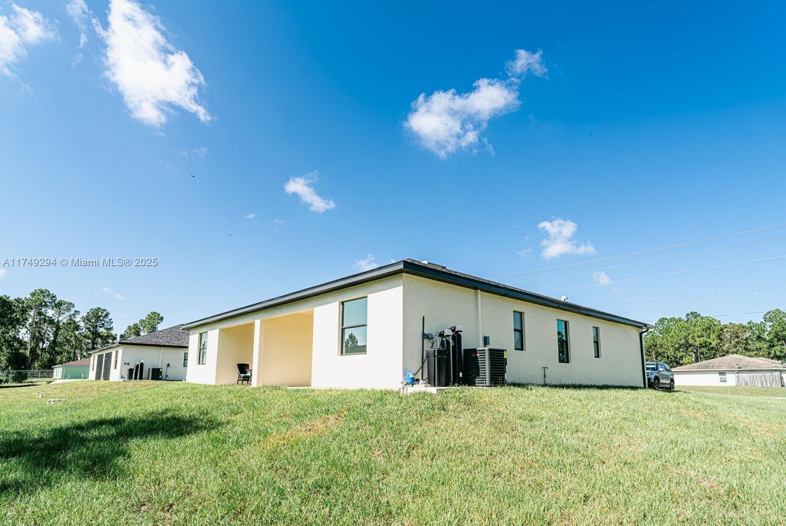 2416/2418 Xelda Ave N Property Photo 11