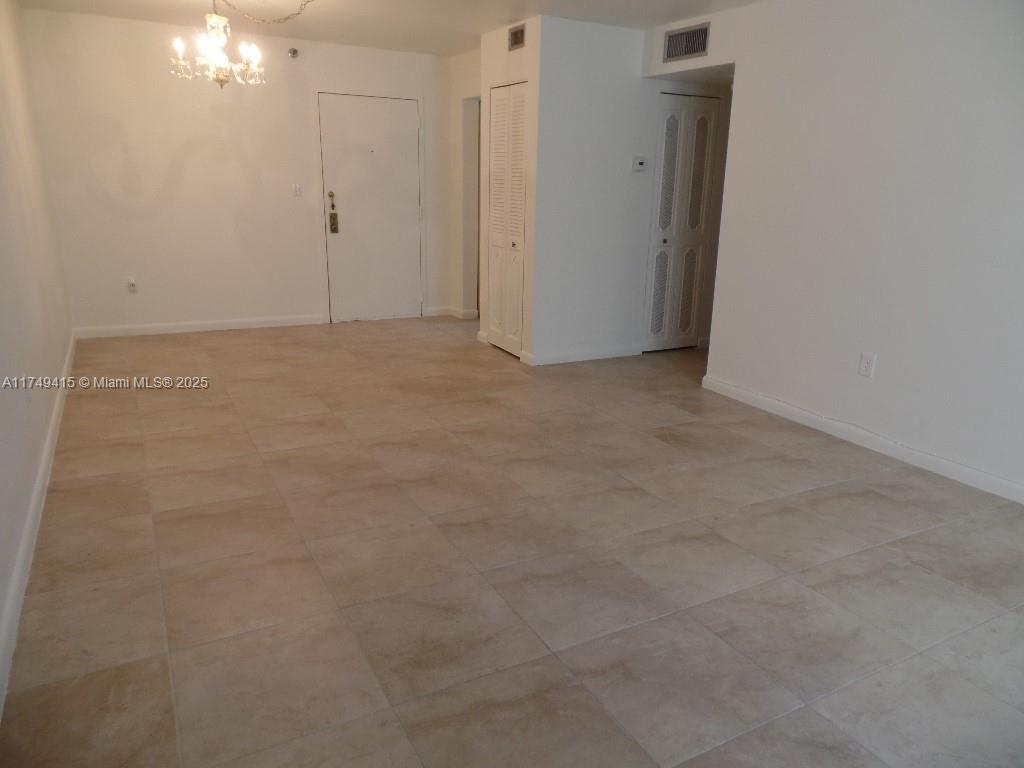 1623 Collins Ave 614 Property Photo 5