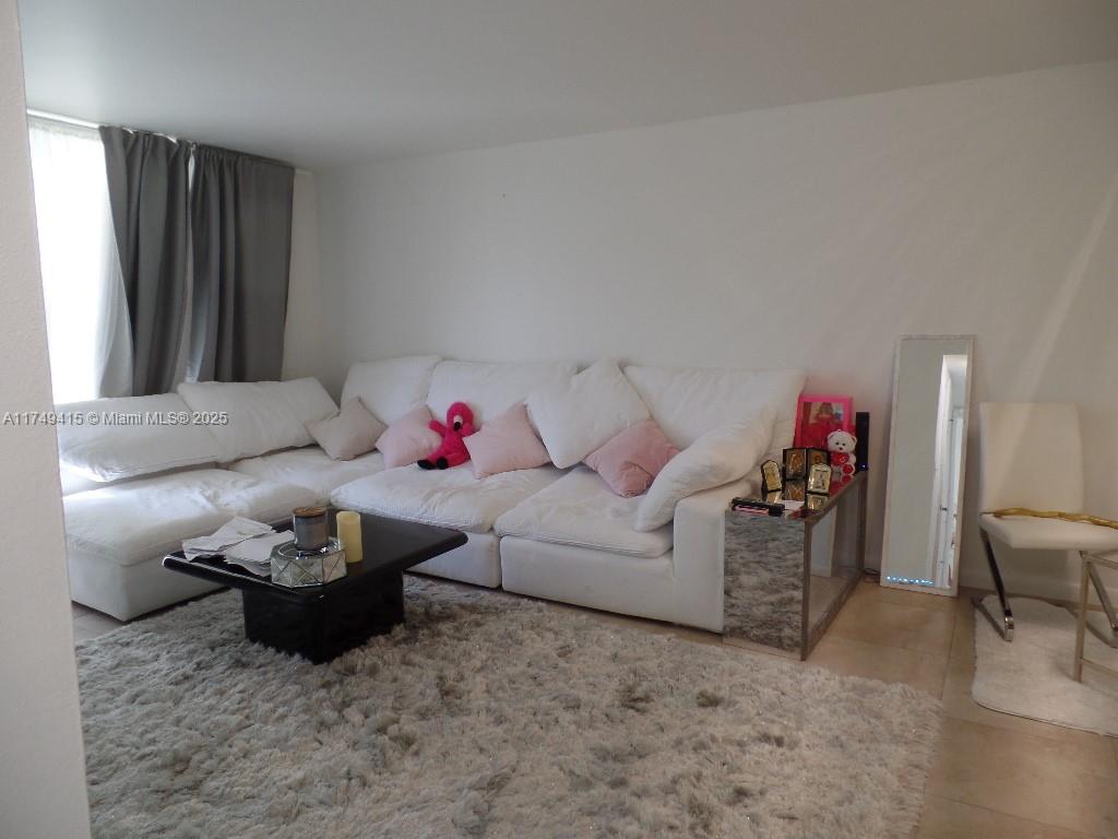 1623 Collins Ave 614 Property Photo 6