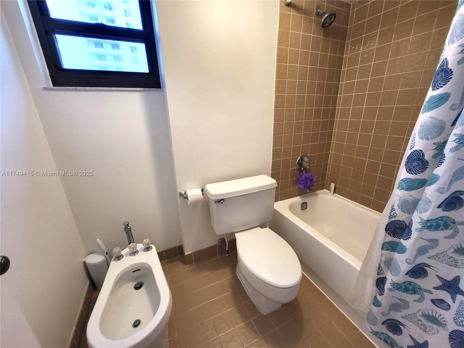 1623 Collins Ave 614 Property Photo 12