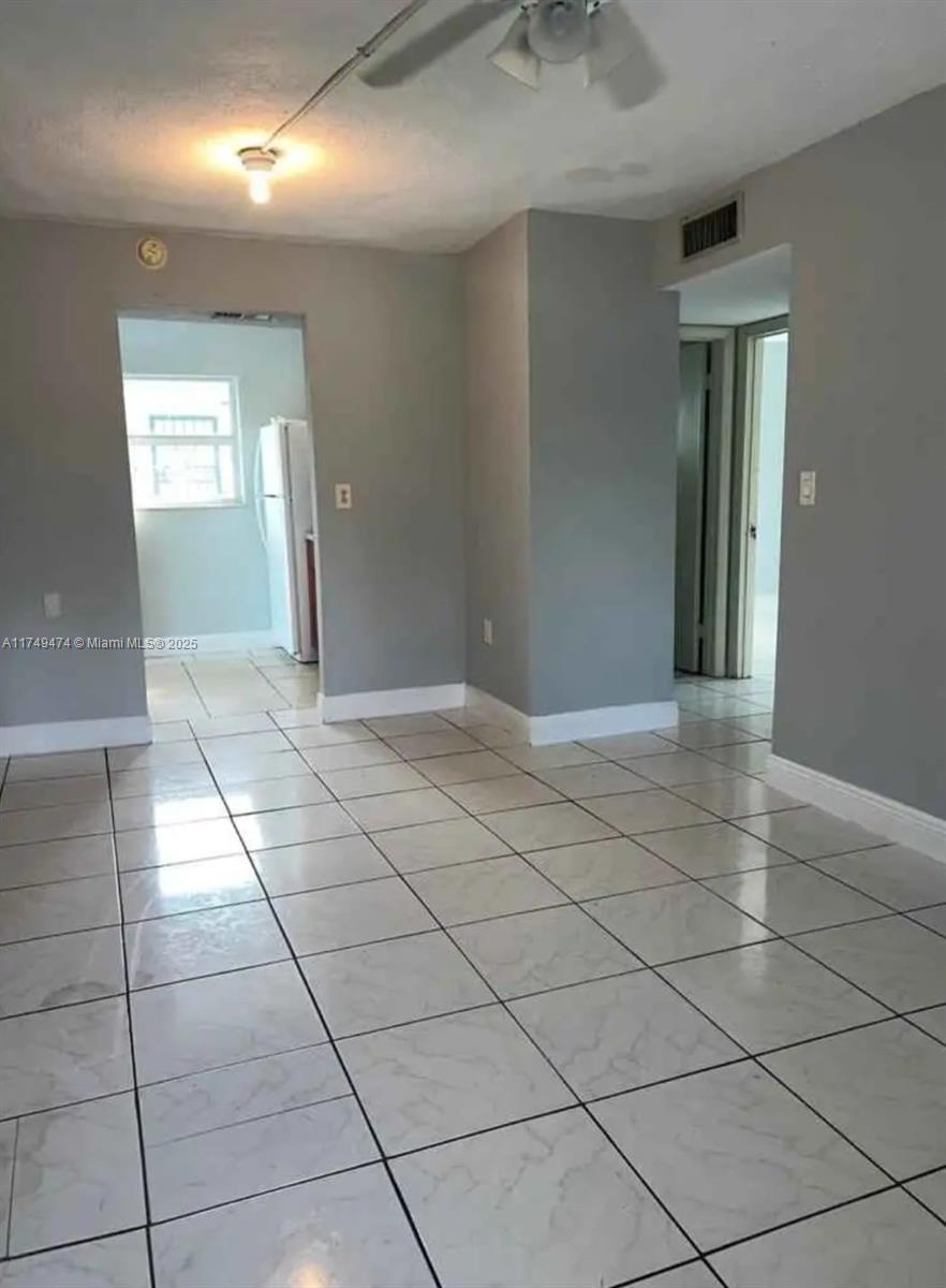8312 Ne Miami Ct D Property Photo 2