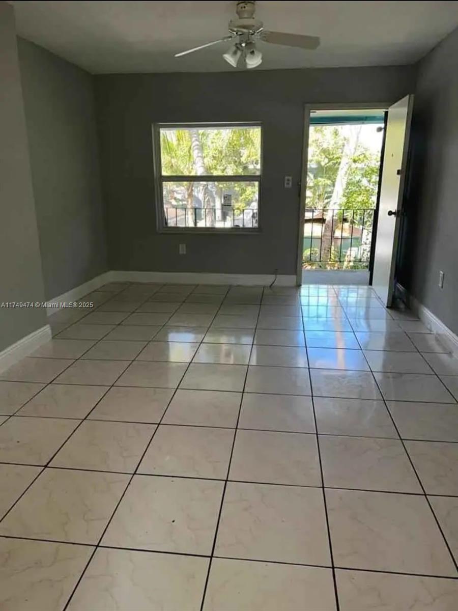 8312 Ne Miami Ct D Property Photo 5