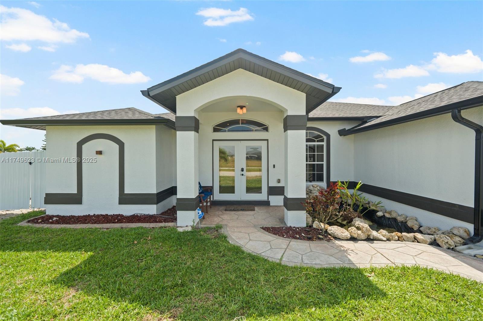 1213 Chiquita Blvd Property Photo