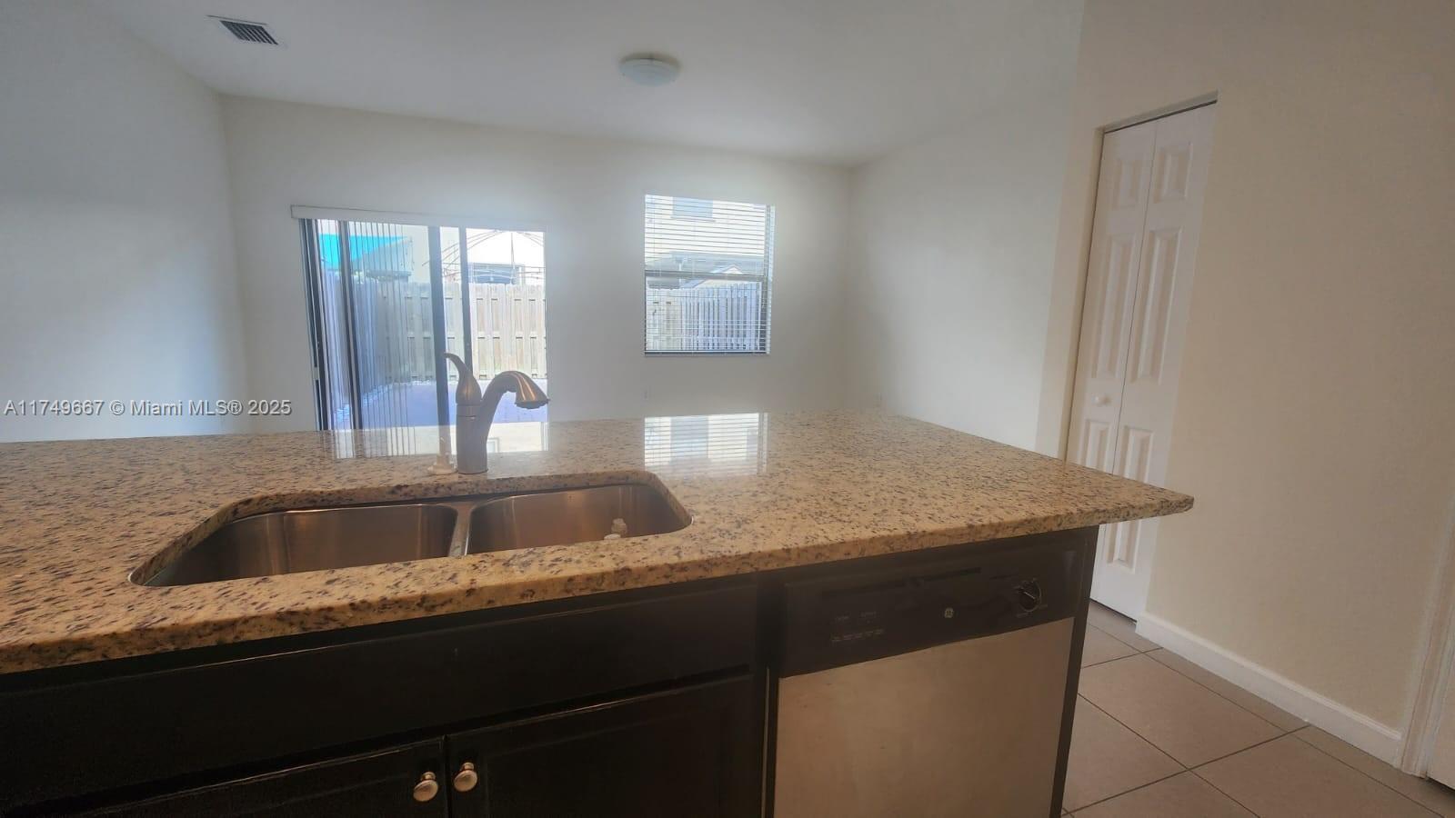 11523 Sw 248th Ln 11523 Property Photo 5