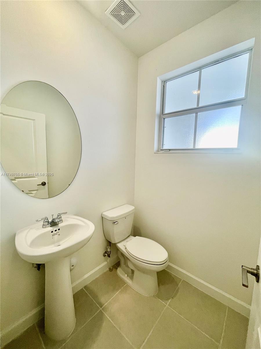 2882 Se 26 Terrace . Property Photo 4