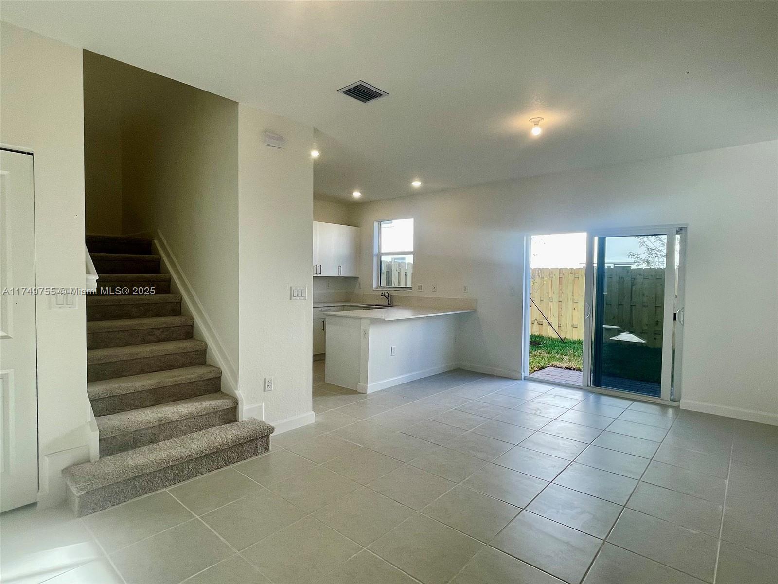 2882 Se 26 Terrace . Property Photo 6