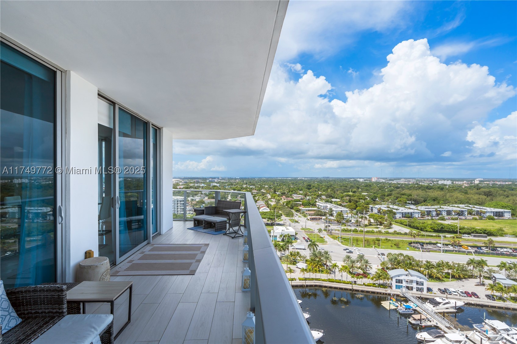 17111 Biscayne Blvd 2001 Property Photo 5