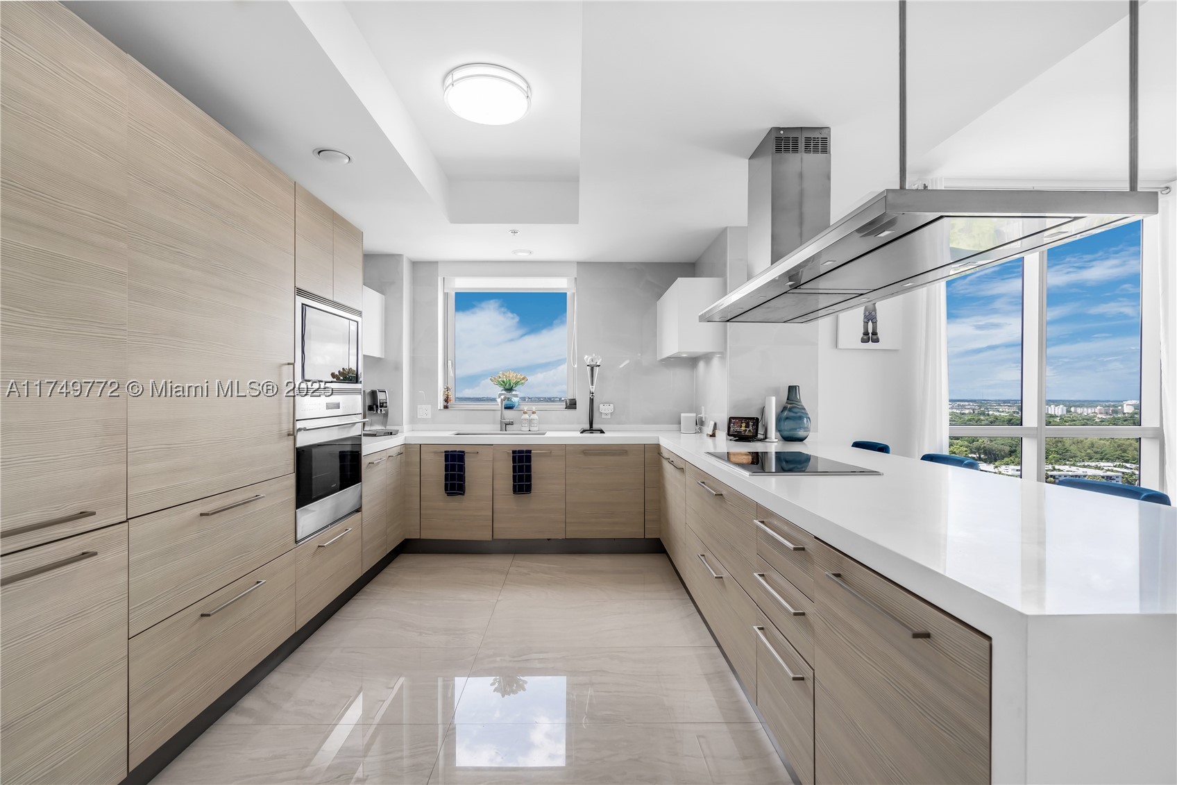 17111 Biscayne Blvd 2001 Property Photo 11