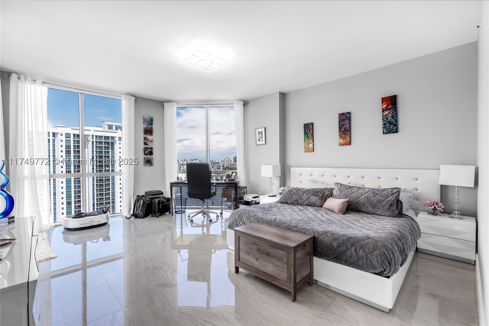 17111 Biscayne Blvd 2001 Property Photo 19