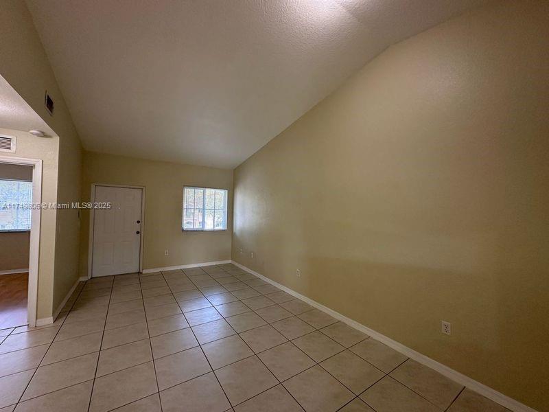 1260 Se 29th St 203-59 Property Photo 3