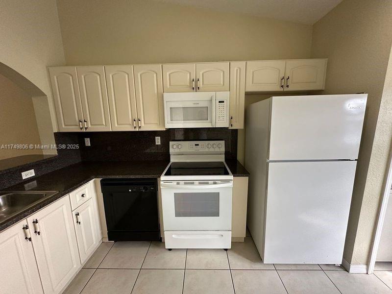 1260 Se 29th St 203-59 Property Photo 5