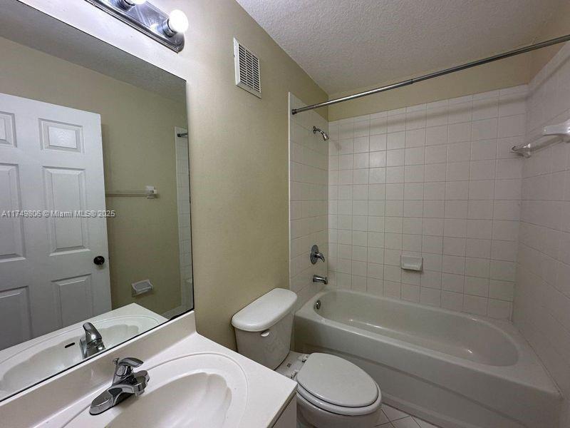 1260 Se 29th St 203-59 Property Photo 10