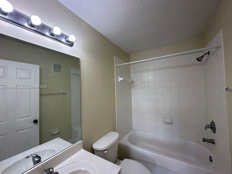 1260 Se 29th St 203-59 Property Photo 15
