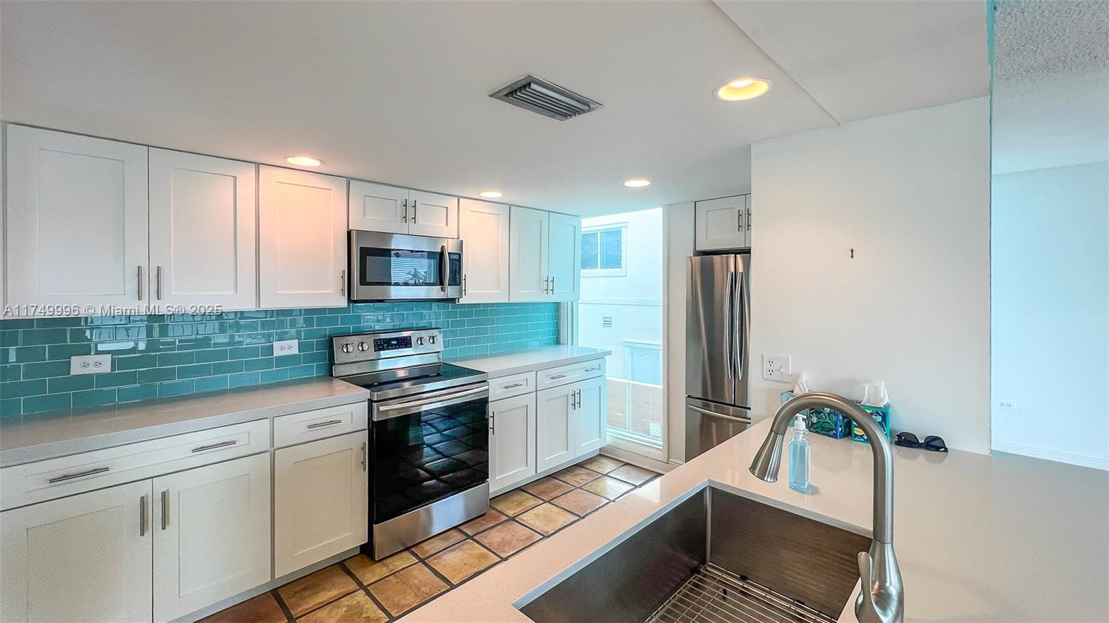 188 Atlantic Blvd B Property Photo 8