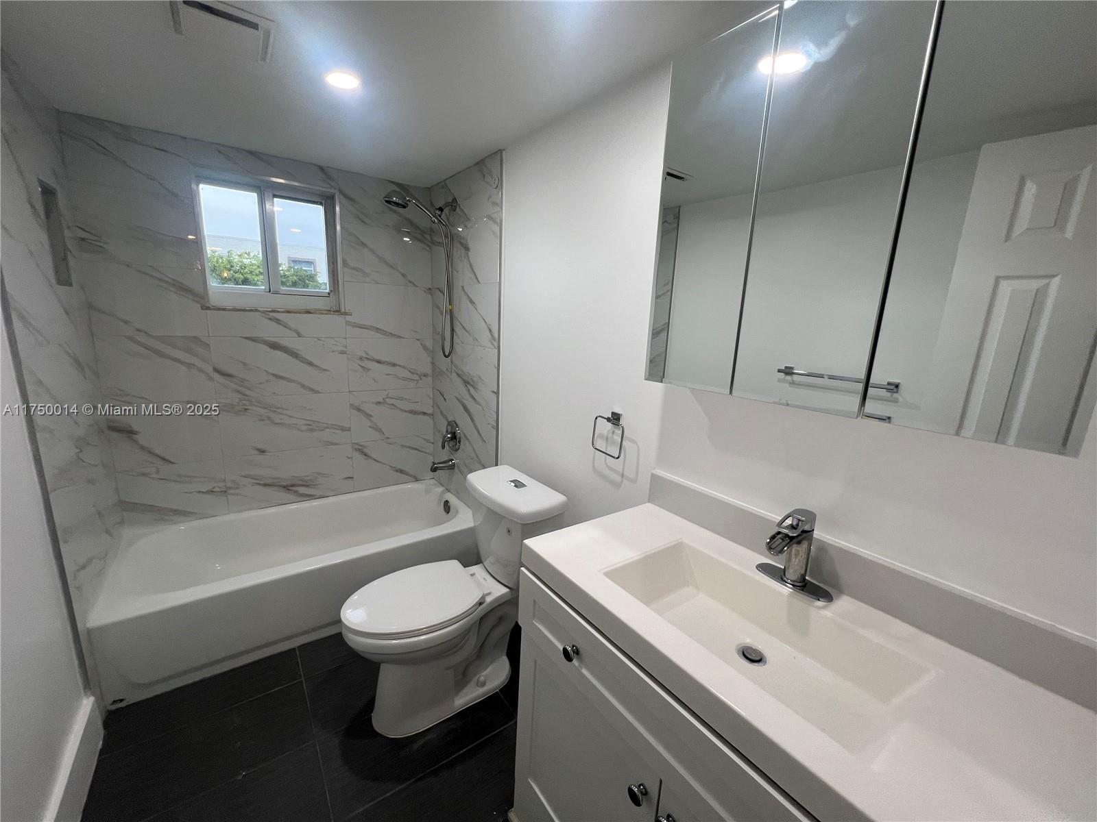 415 Se 11th Ter 301 Property Photo 18