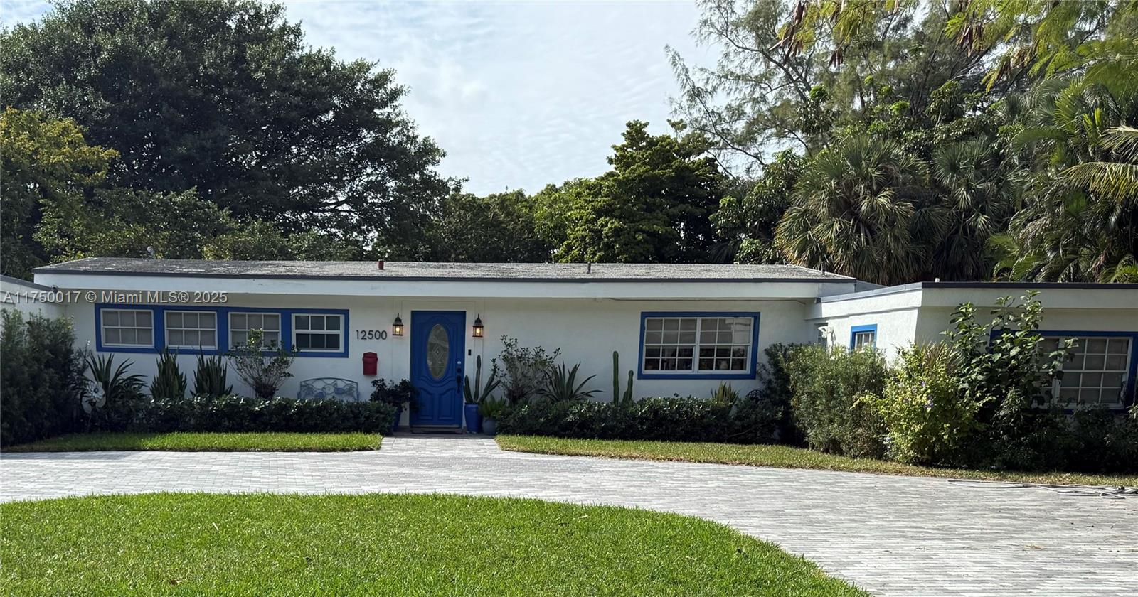 12500 Alamanda Dr Property Photo 2
