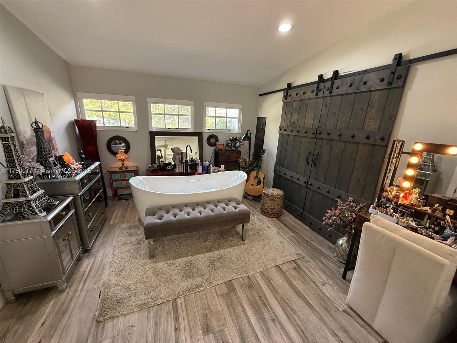 12500 Alamanda Dr Property Photo 16