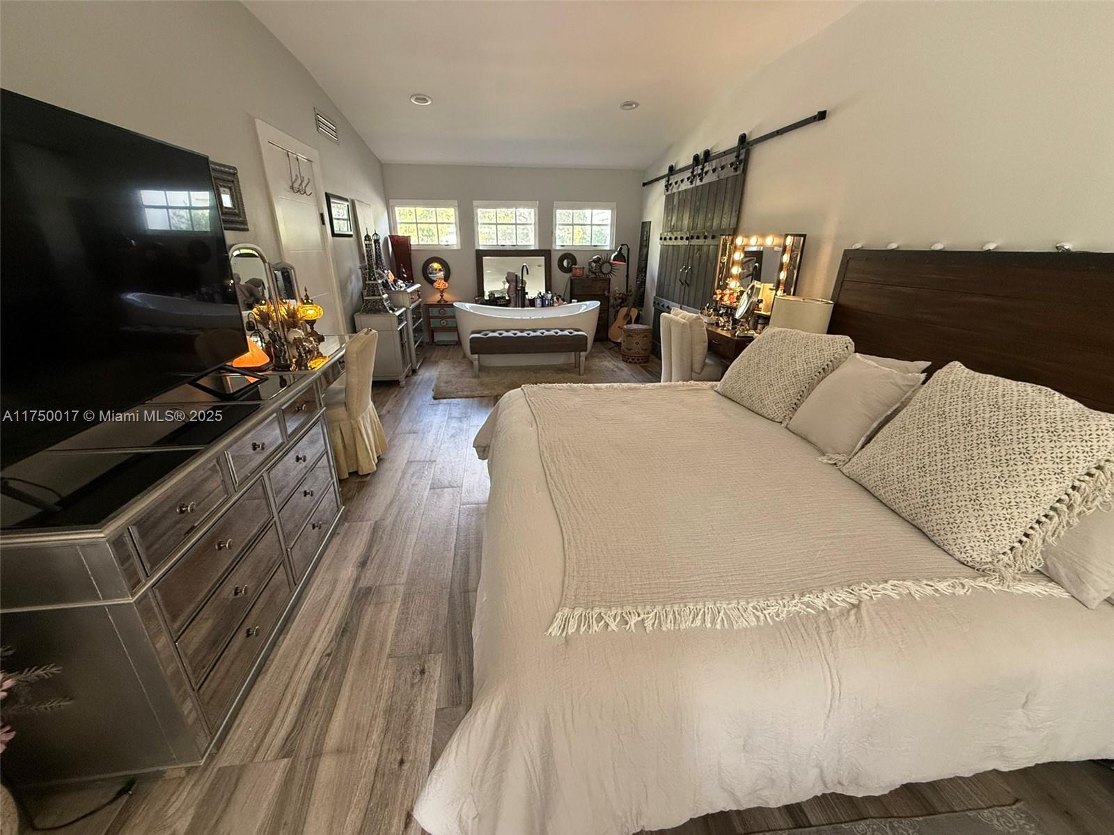 12500 Alamanda Dr Property Photo 18