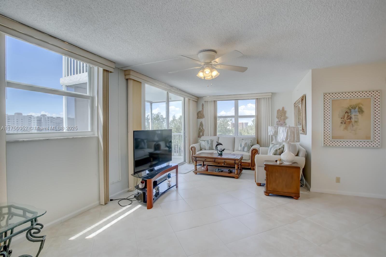1505 N Riverside Dr 604 Property Photo 19