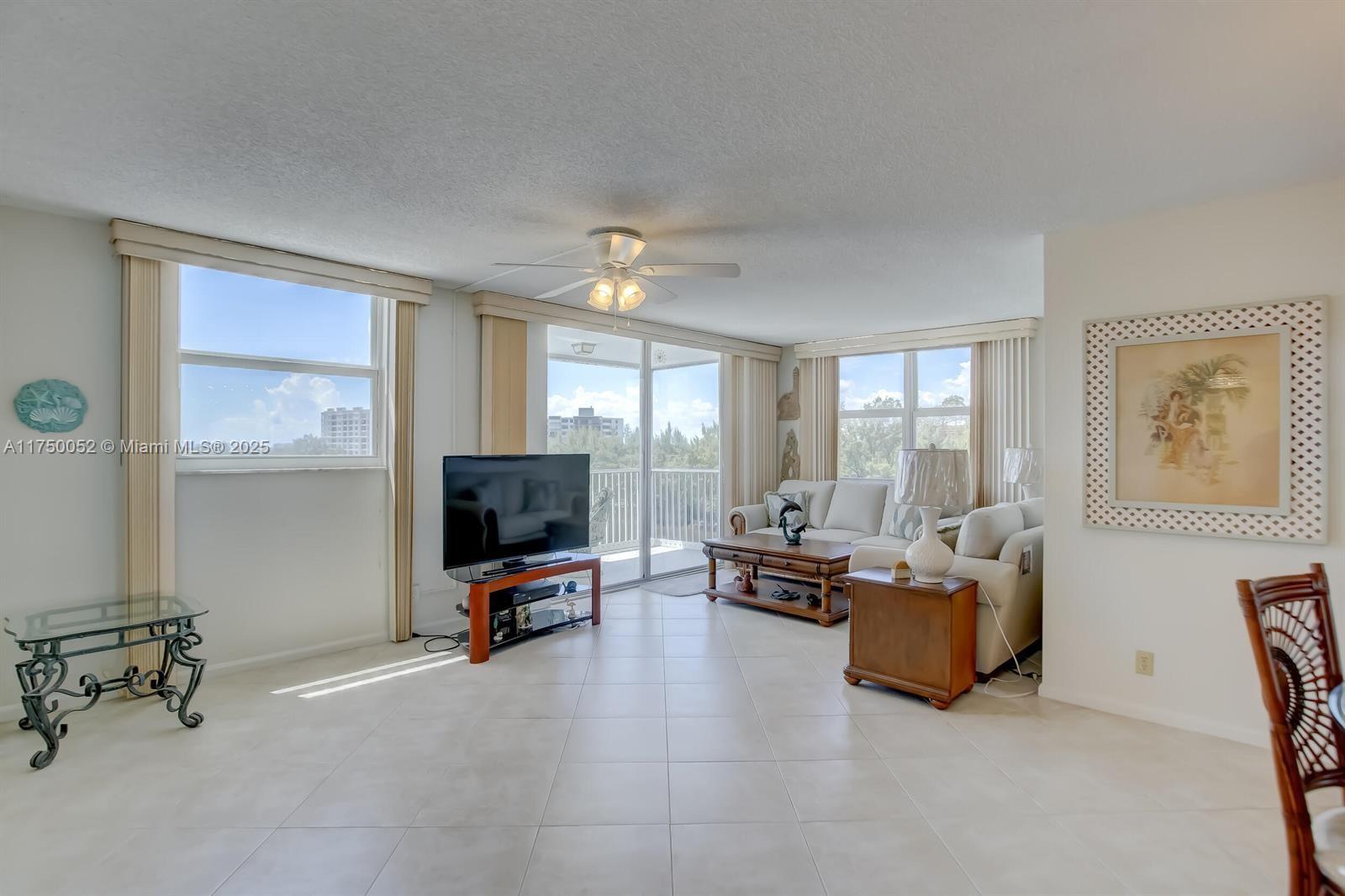 1505 N Riverside Dr 604 Property Photo 20