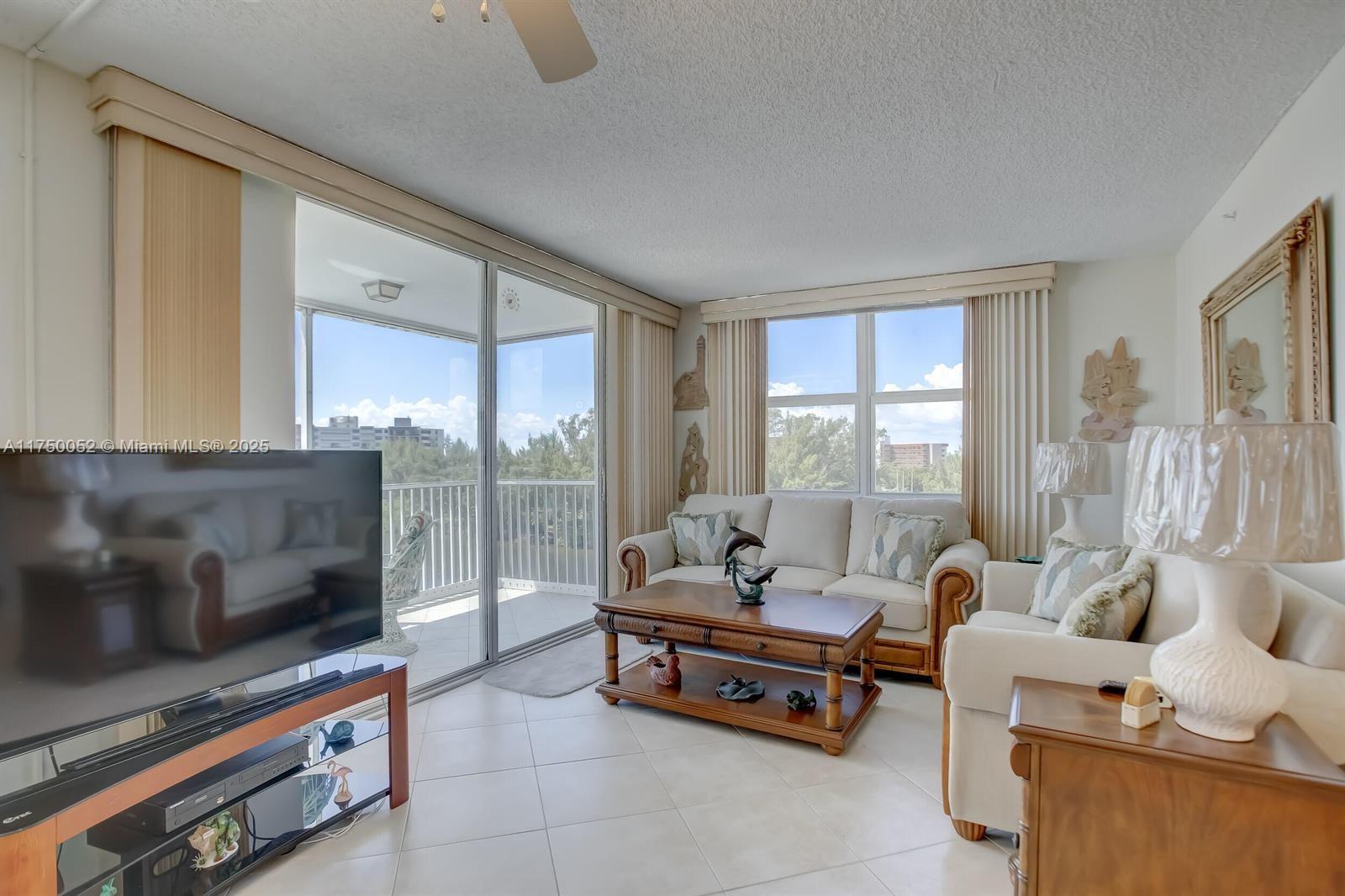 1505 N Riverside Dr 604 Property Photo 21