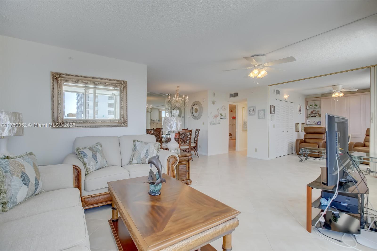 1505 N Riverside Dr 604 Property Photo 23