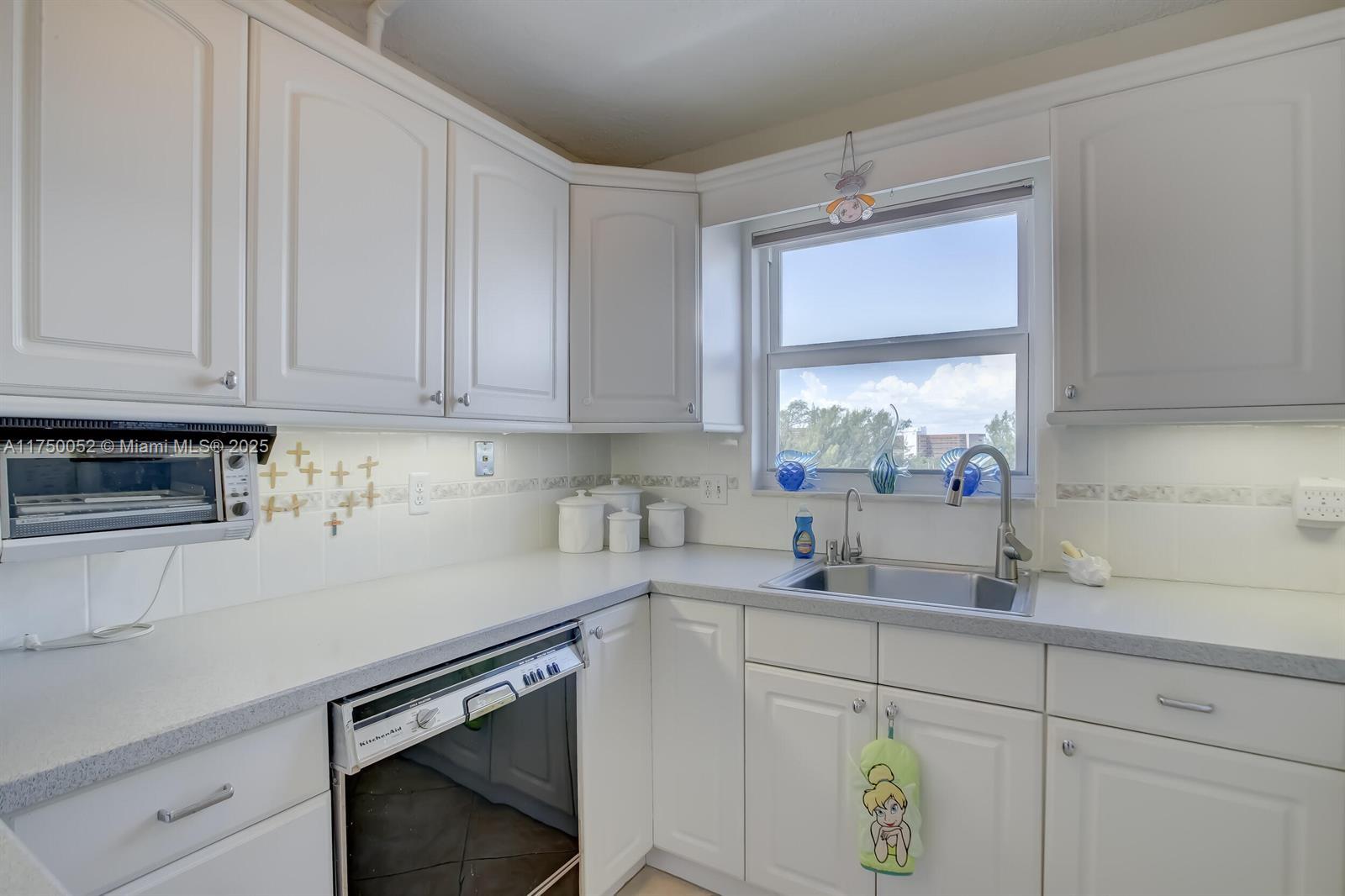 1505 N Riverside Dr 604 Property Photo 30