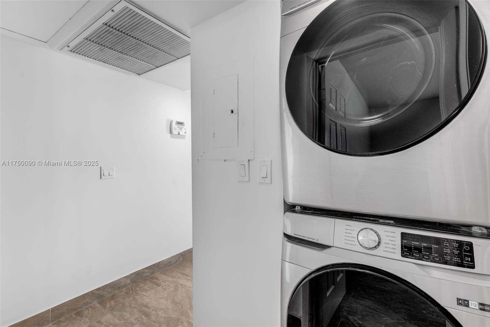 1303 S Liberty Ave 1303i Property Photo 9