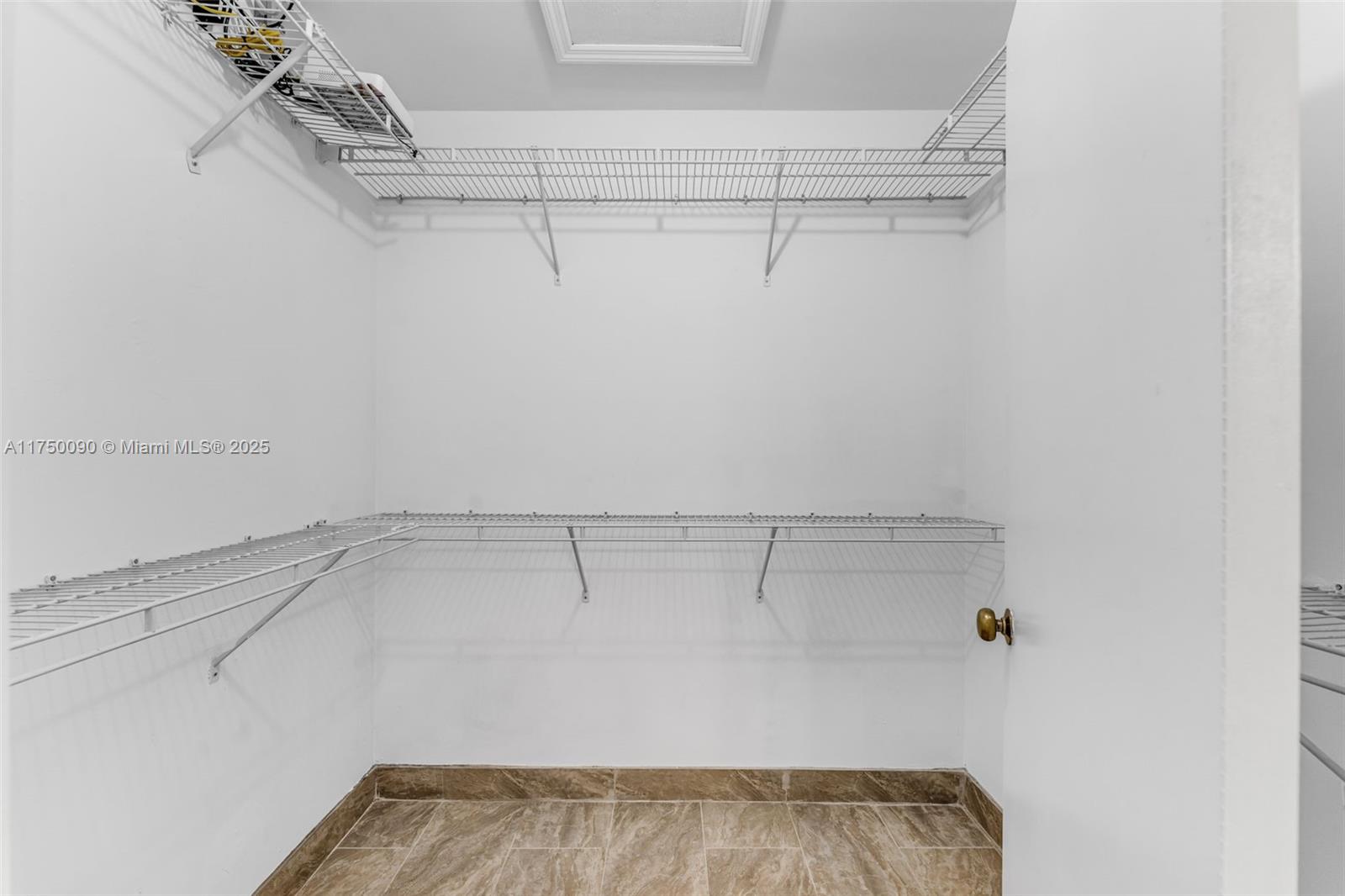 1303 S Liberty Ave 1303i Property Photo 19