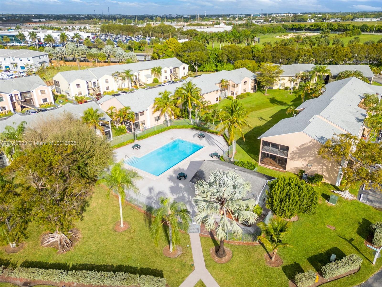 1303 S Liberty Ave 1303i Property Photo 35