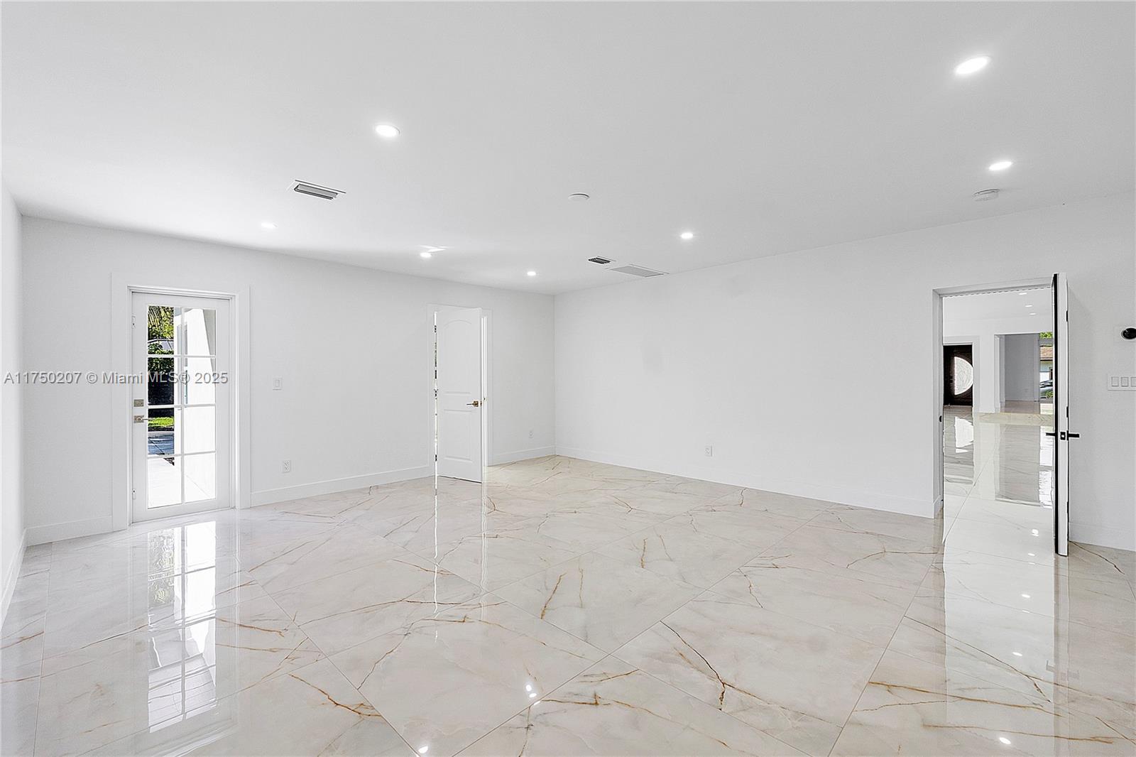 15201 Sw 74th Place Property Photo 5