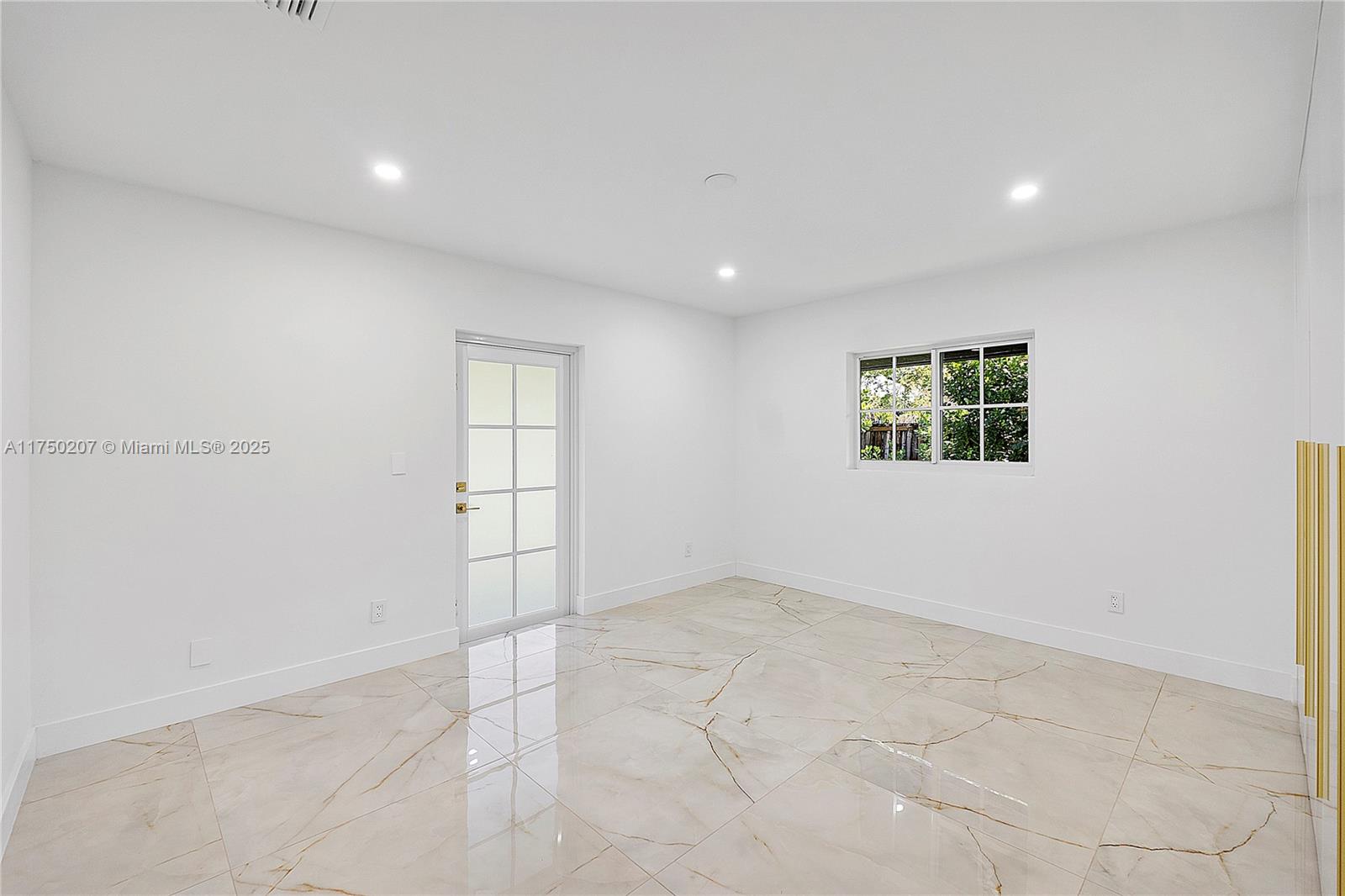 15201 Sw 74th Place Property Photo 24