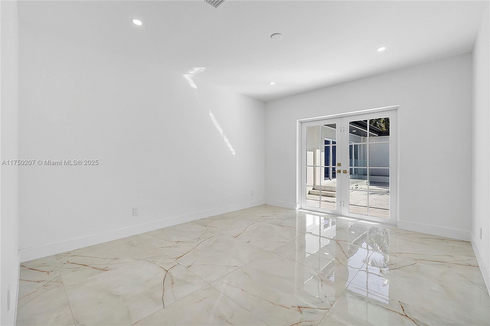 15201 Sw 74th Place Property Photo 33