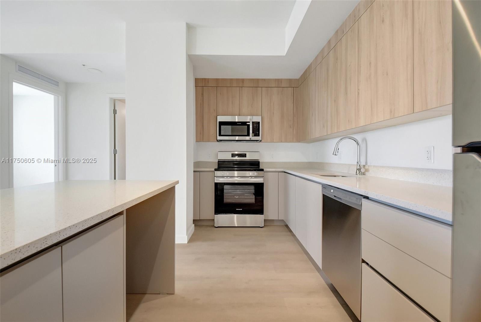 1715 N Dixie Hwy 2407 Property Photo 1