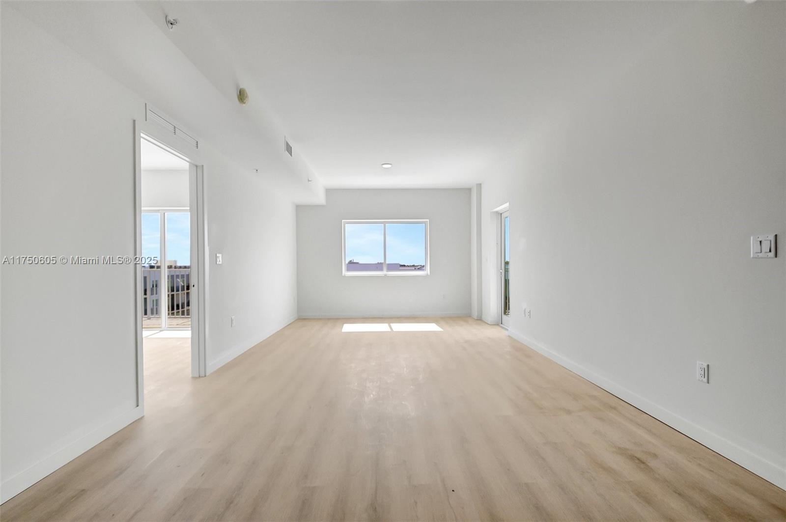 1715 N Dixie Hwy 2407 Property Photo 2