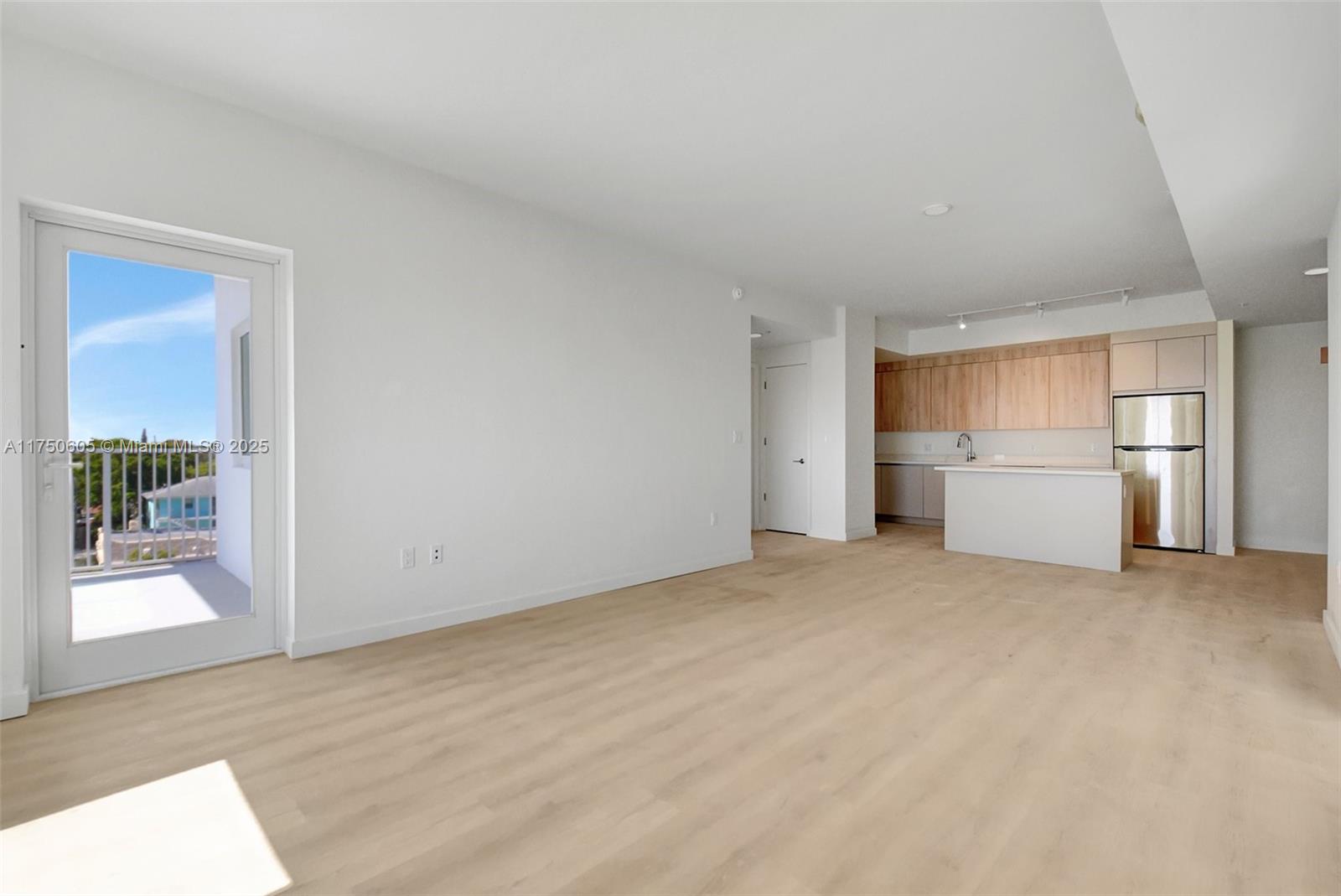 1715 N Dixie Hwy 2407 Property Photo 3