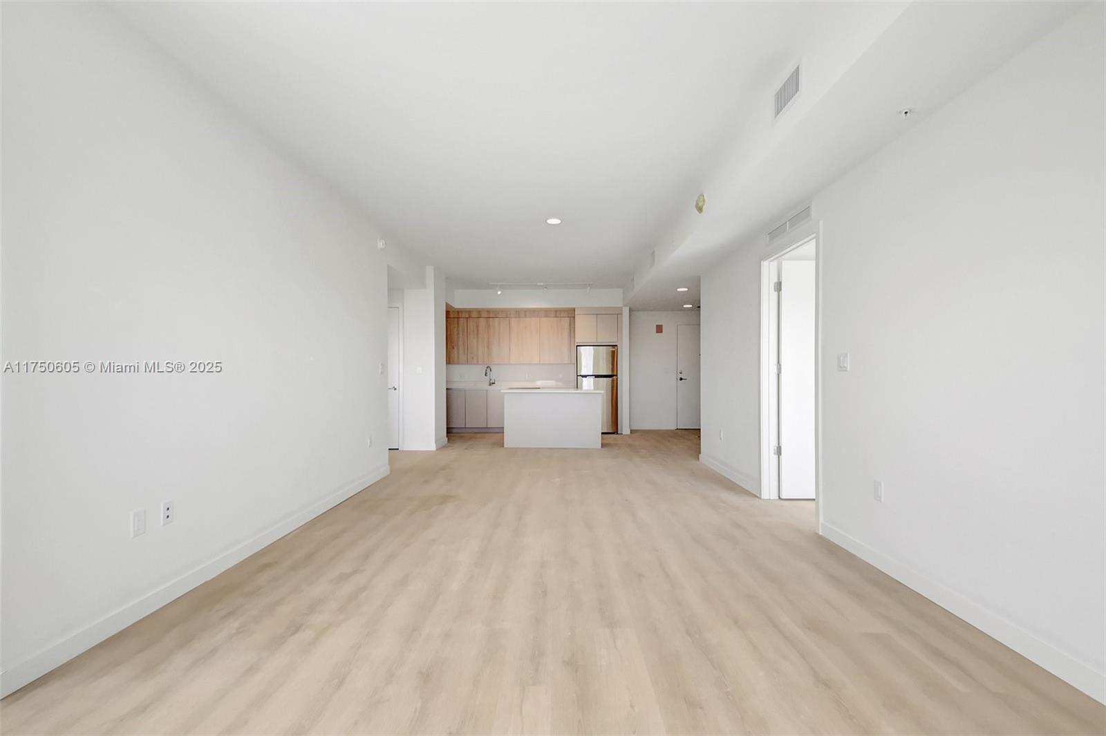 1715 N Dixie Hwy 2407 Property Photo 4