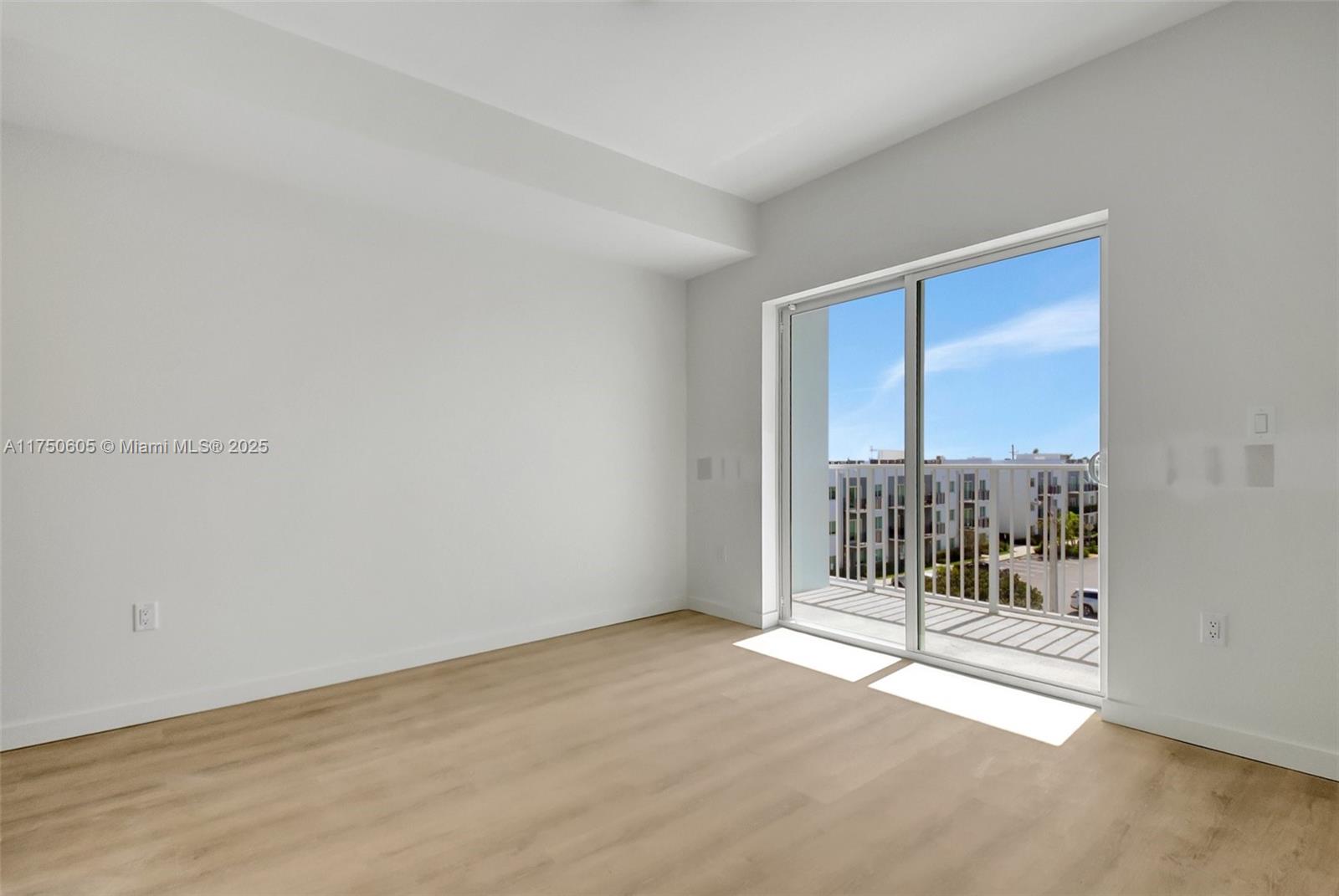 1715 N Dixie Hwy 2407 Property Photo 5