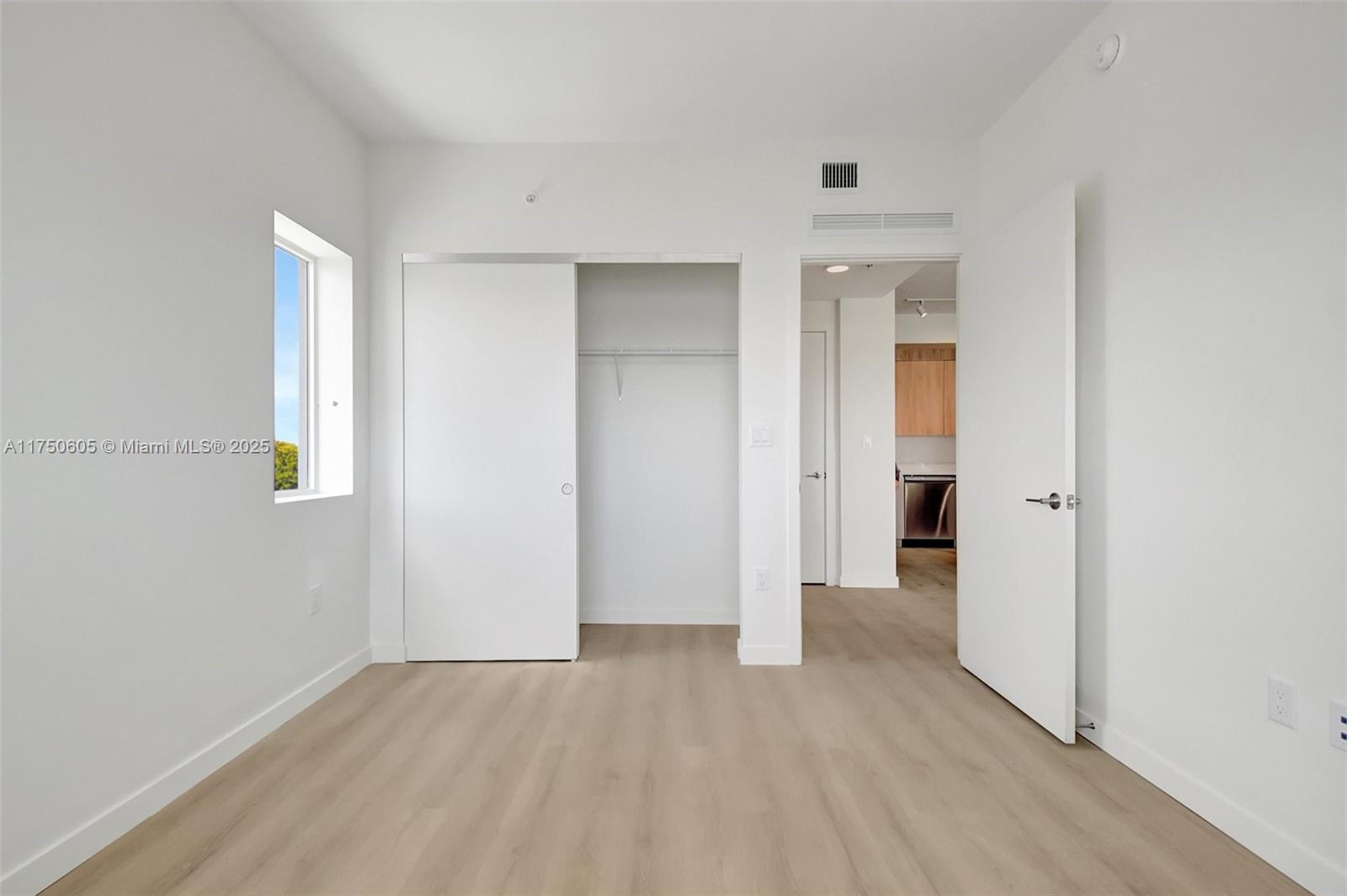 1715 N Dixie Hwy 2407 Property Photo 7