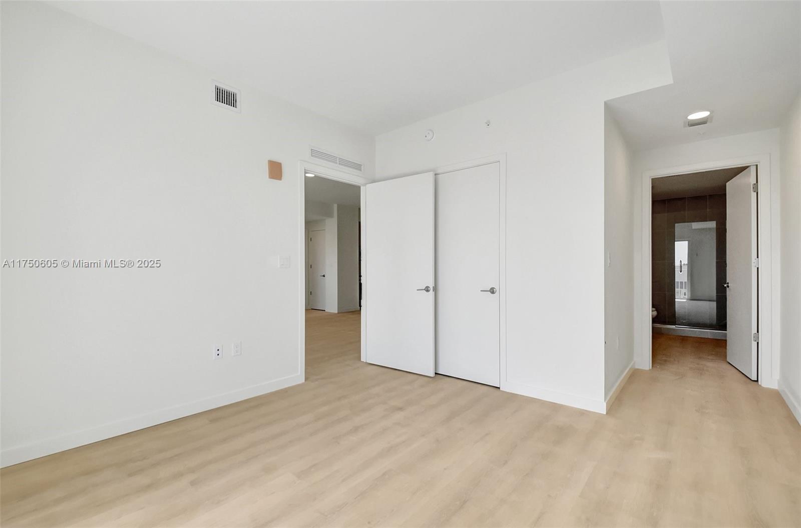 1715 N Dixie Hwy 2407 Property Photo 8