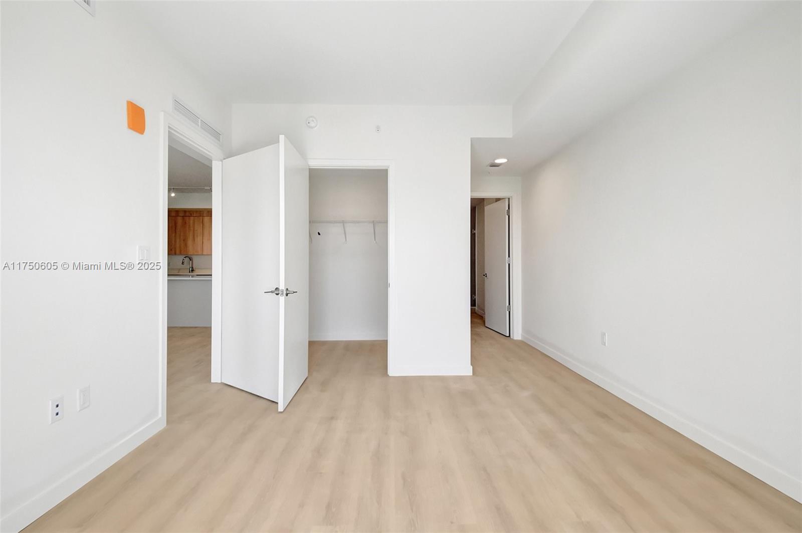 1715 N Dixie Hwy 2407 Property Photo 9