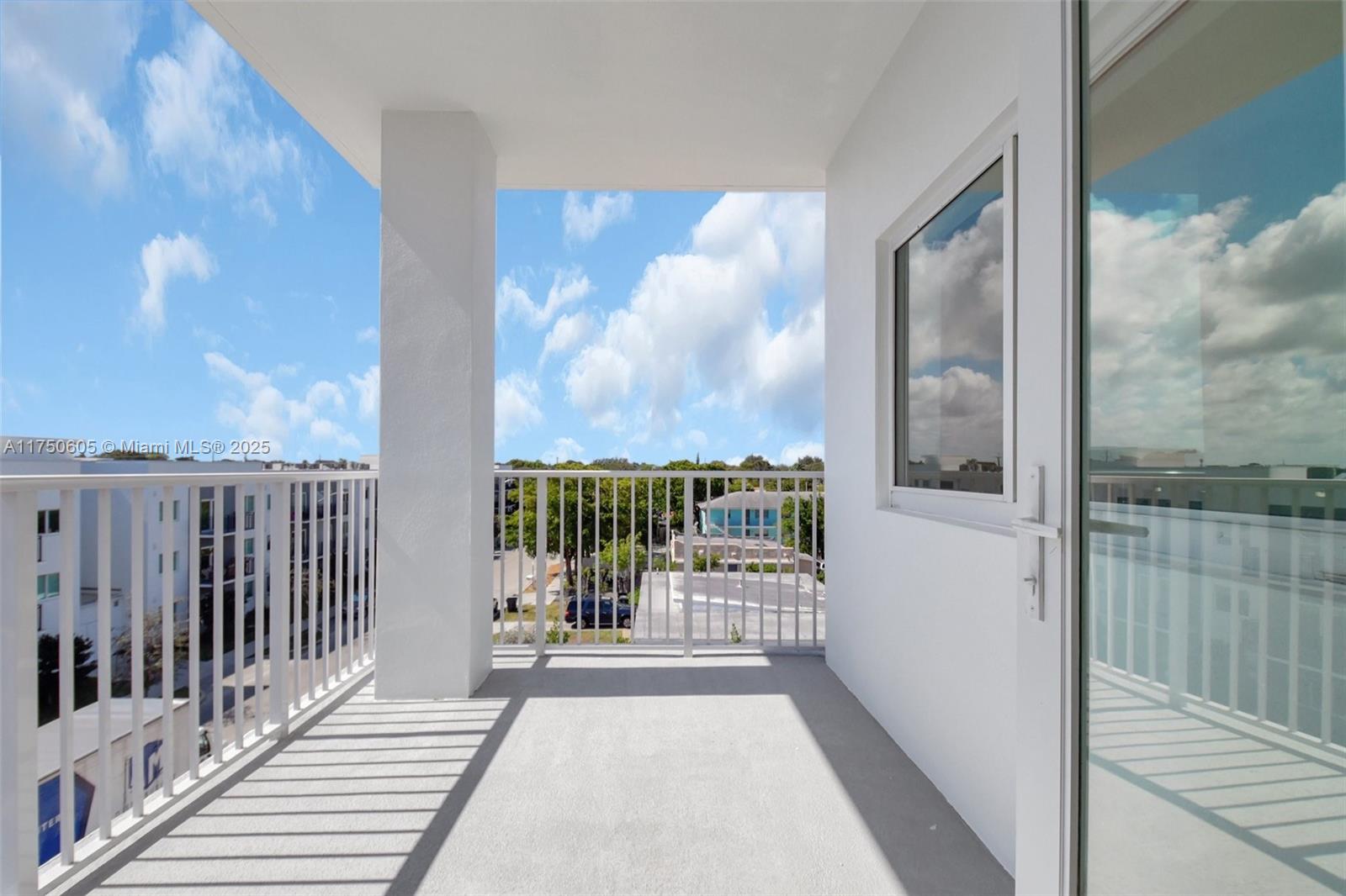 1715 N Dixie Hwy 2407 Property Photo 13